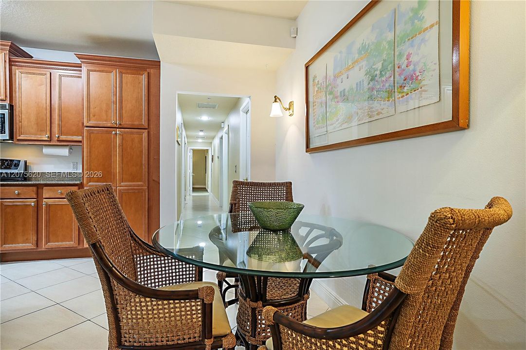 For Sale: $359,900 (3 beds, 3 baths, 1720 Square Feet)