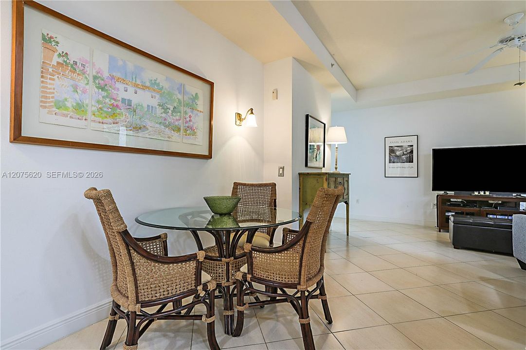 For Sale: $359,900 (3 beds, 3 baths, 1720 Square Feet)