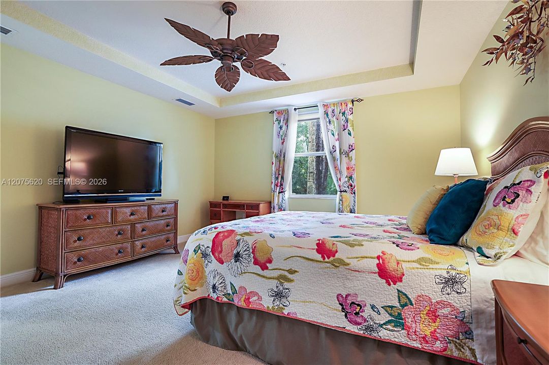 For Sale: $359,900 (3 beds, 3 baths, 1720 Square Feet)