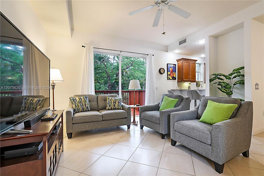 For Sale: $359,900 (3 beds, 3 baths, 1720 Square Feet)