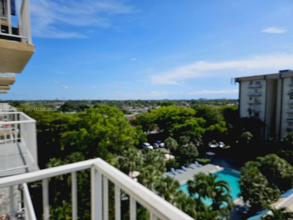 For Sale: $189,900 (1 beds, 1 baths, 605 Square Feet)