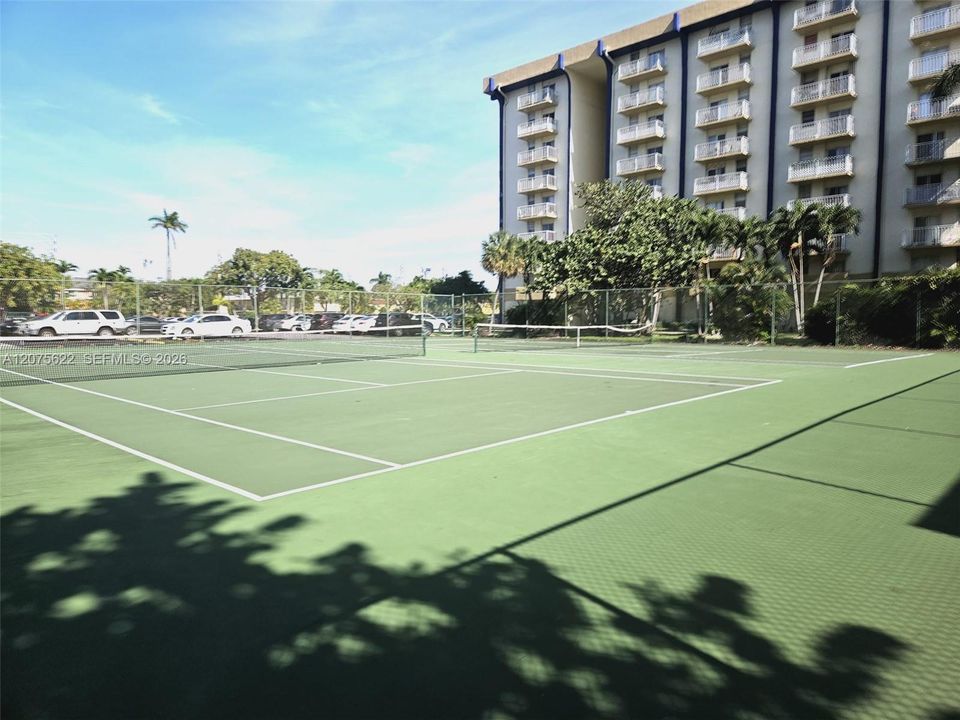 For Sale: $189,900 (1 beds, 1 baths, 605 Square Feet)