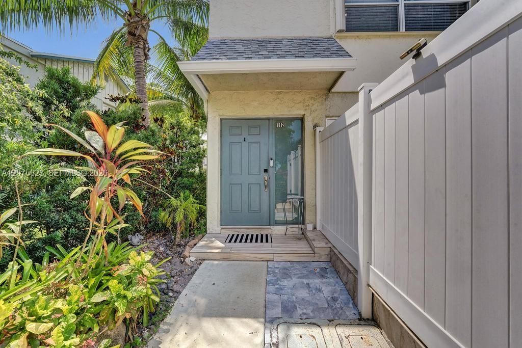 For Sale: $240,000 (2 beds, 1 baths, 1207 Square Feet)