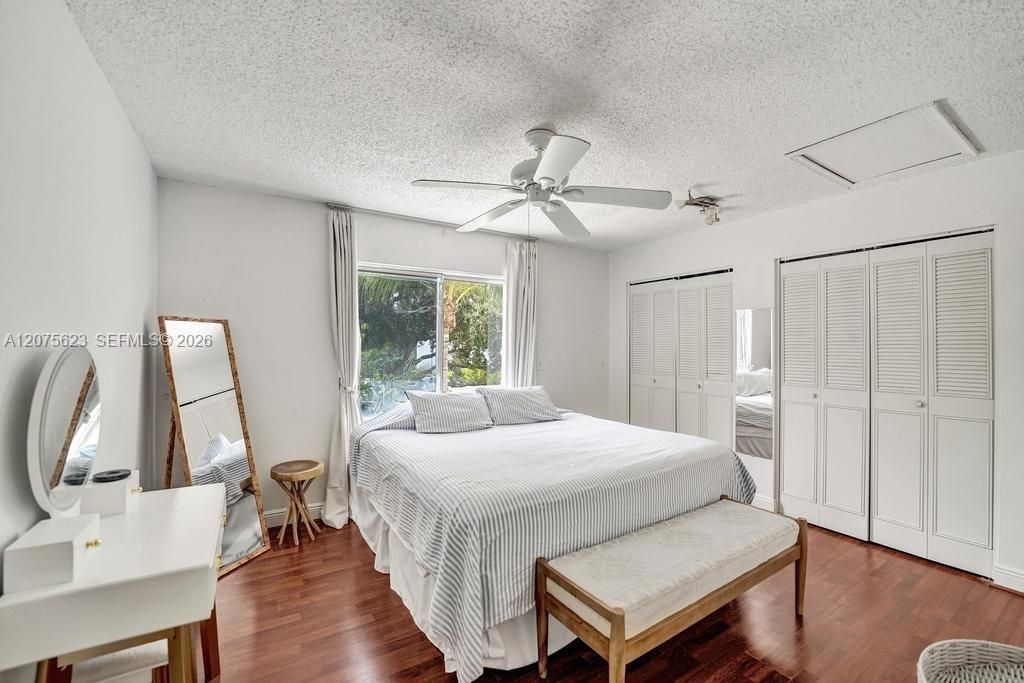 For Sale: $240,000 (2 beds, 1 baths, 1207 Square Feet)