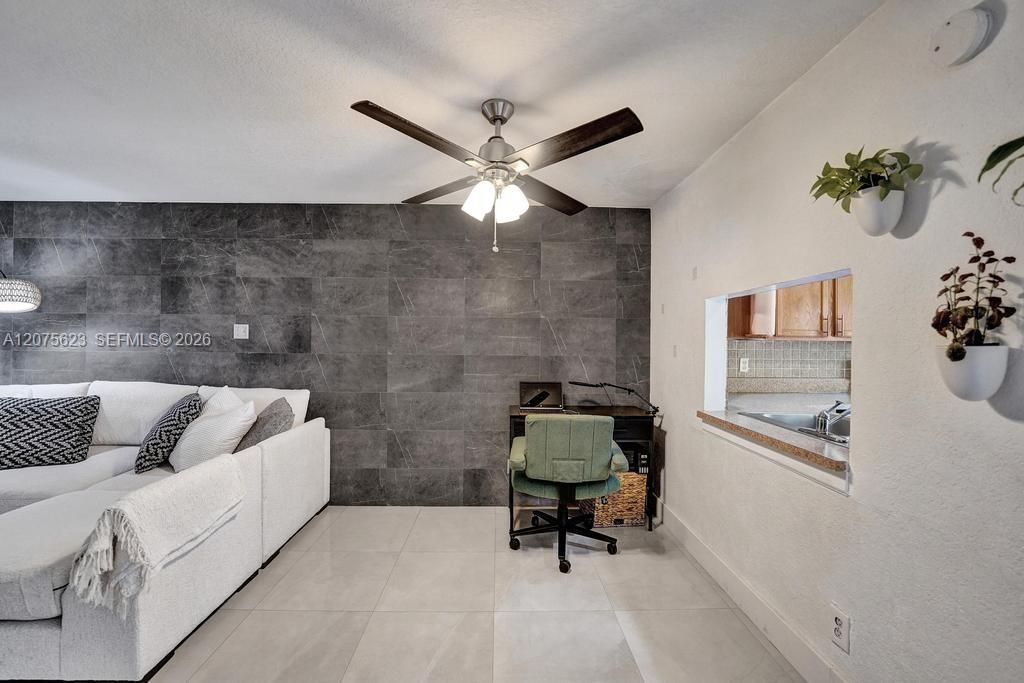 For Sale: $240,000 (2 beds, 1 baths, 1207 Square Feet)