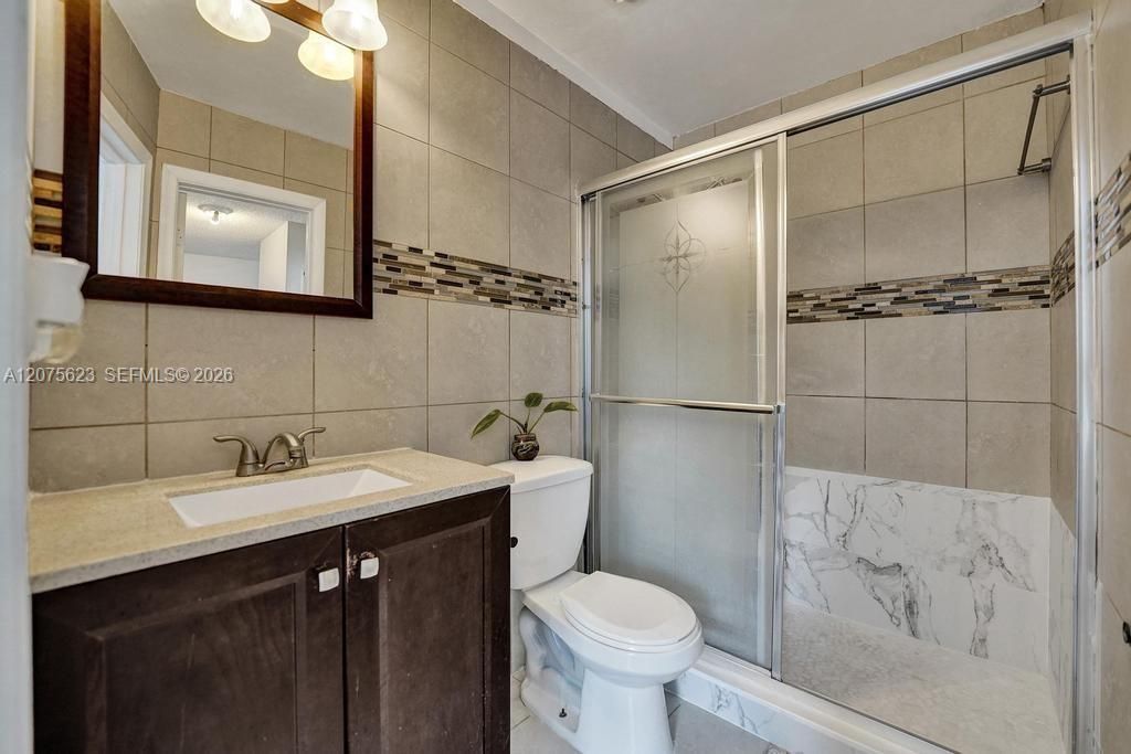 For Sale: $240,000 (2 beds, 1 baths, 1207 Square Feet)