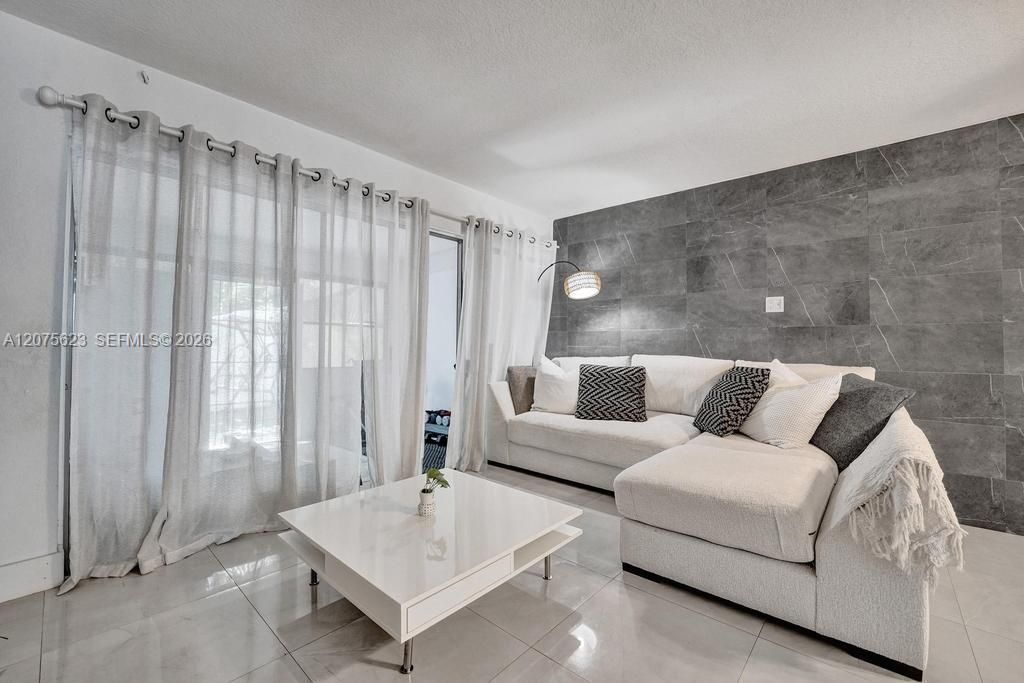 For Sale: $240,000 (2 beds, 1 baths, 1207 Square Feet)