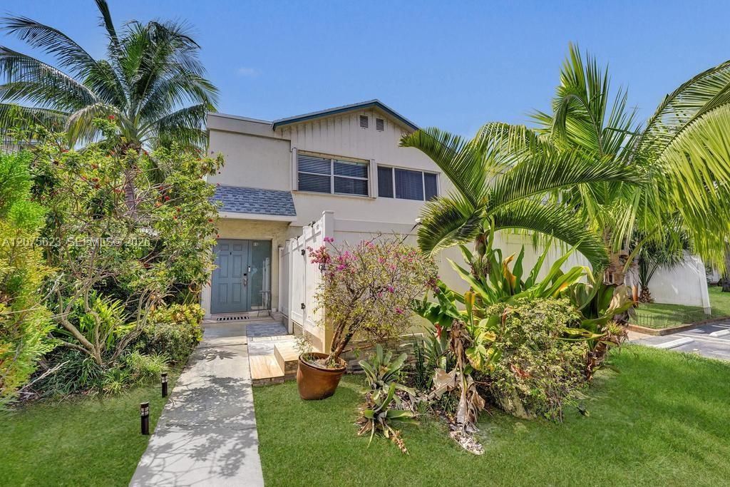 For Sale: $240,000 (2 beds, 1 baths, 1207 Square Feet)