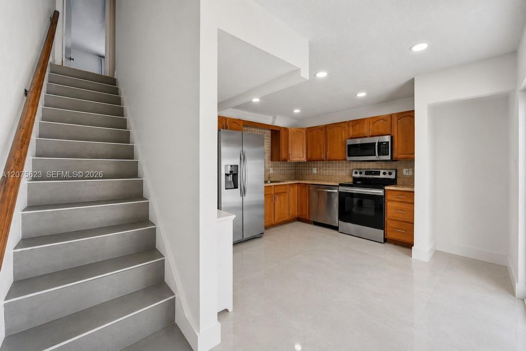 For Sale: $240,000 (2 beds, 1 baths, 1207 Square Feet)