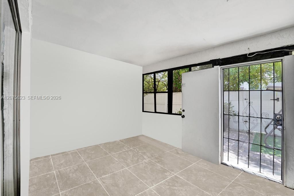 For Sale: $240,000 (2 beds, 1 baths, 1207 Square Feet)