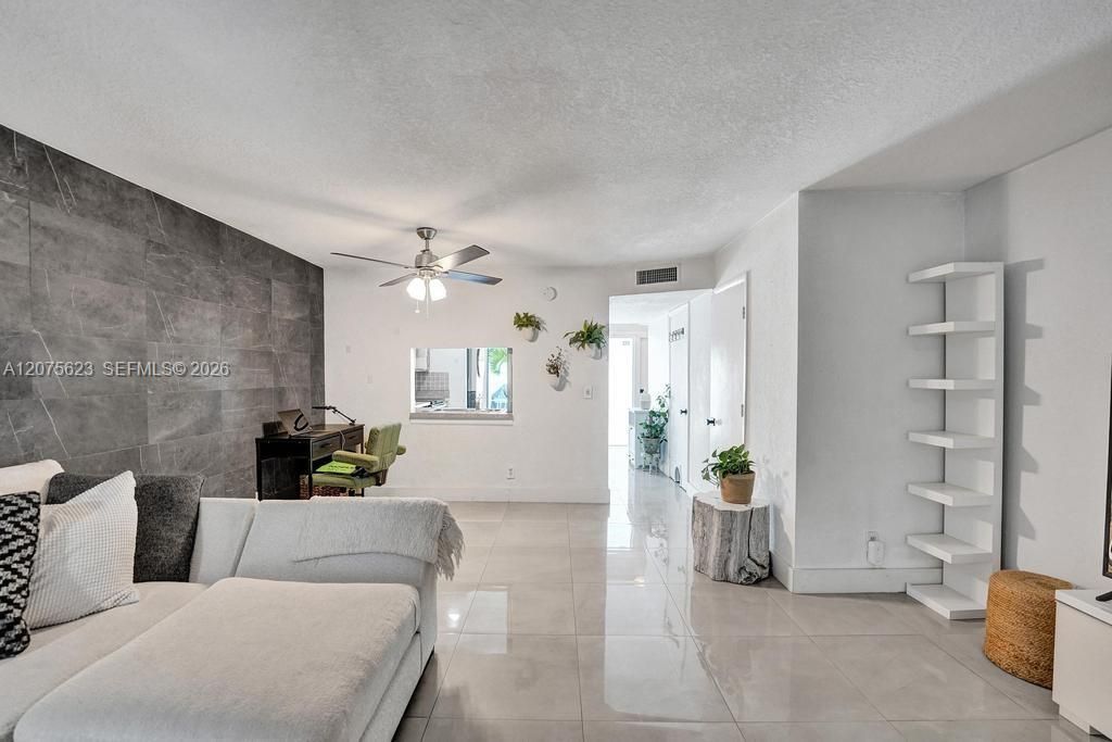 For Sale: $240,000 (2 beds, 1 baths, 1207 Square Feet)