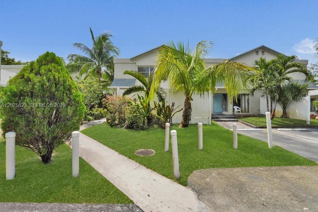 For Sale: $240,000 (2 beds, 1 baths, 1207 Square Feet)