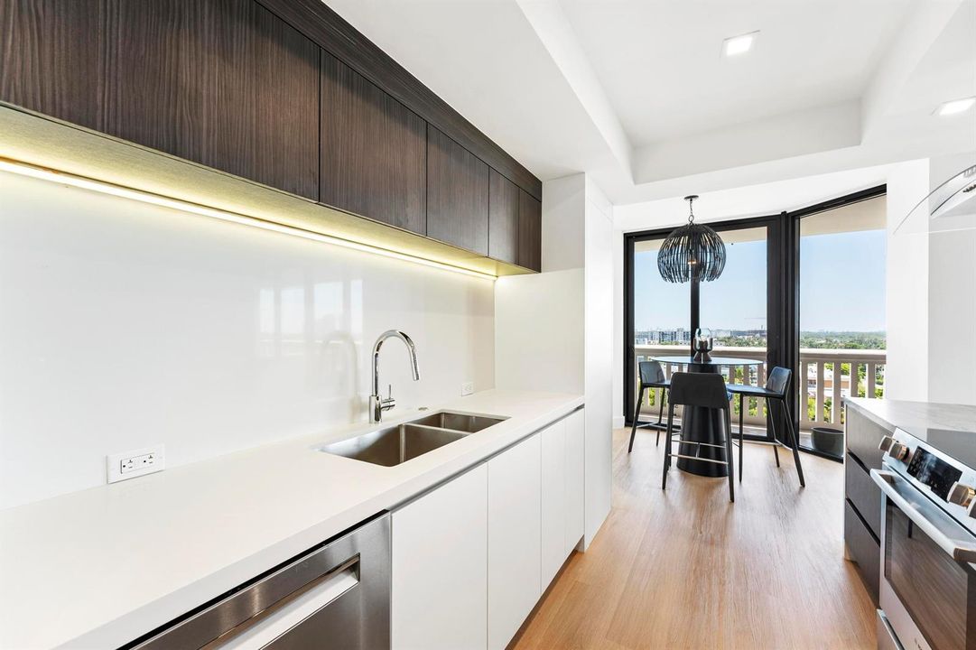2000 Island Blvd #903A7R00853