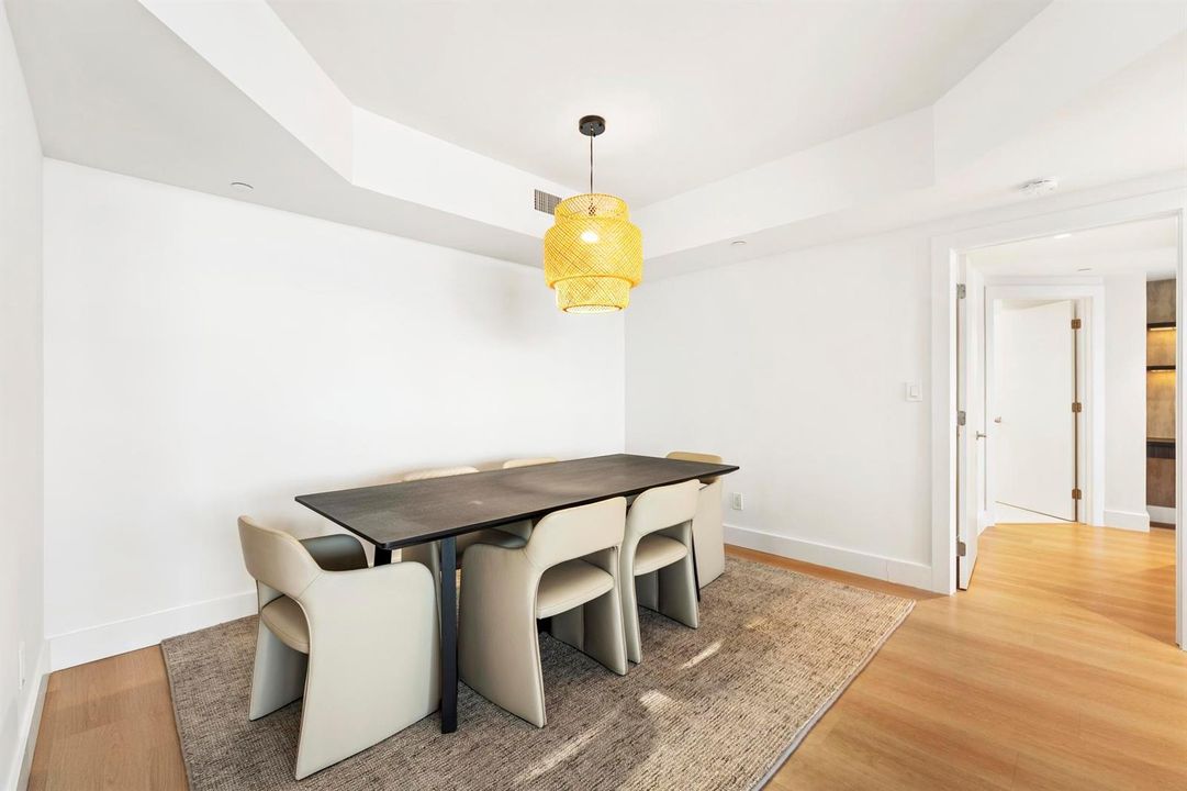 2000 Island Blvd #903A7R00833