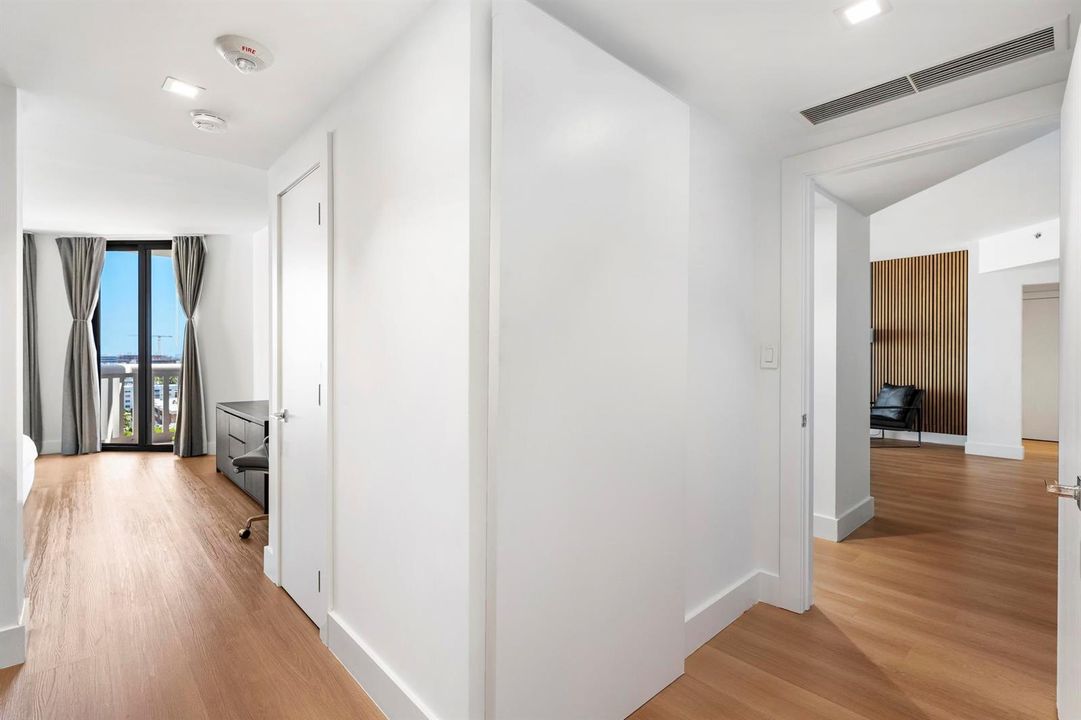2000 Island Blvd #903A7R00941