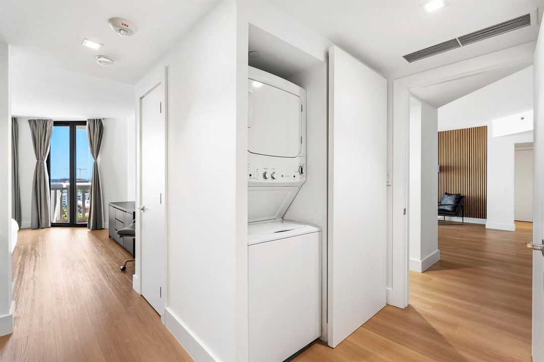 2000 Island Blvd #903A7R00936