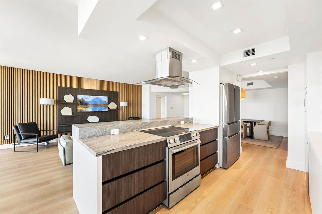 2000 Island Blvd #903A7R00863