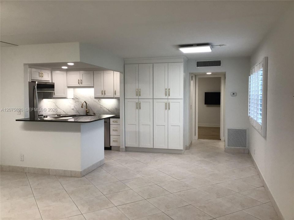 На продажу: $169,900 (1 спален, 1 ванн, 720 Квадратных фут)