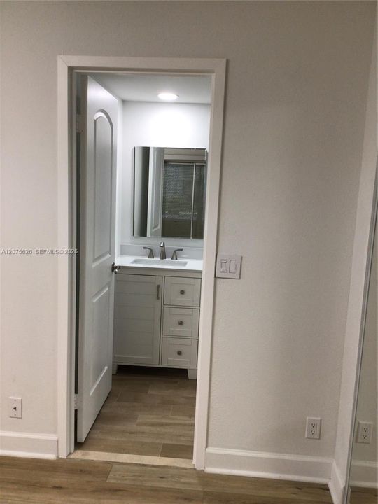 На продажу: $169,900 (1 спален, 1 ванн, 720 Квадратных фут)