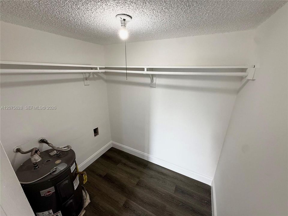 En Renta: $1,300 (0 camas, 1 baños, 350 Pies cuadrados)
