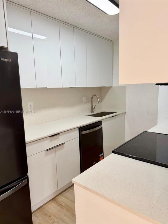 For Rent: $2,500 (2 beds, 2 baths, 1013 Square Feet)