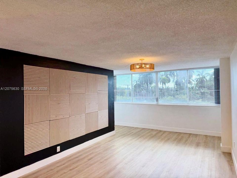For Rent: $2,500 (2 beds, 2 baths, 1013 Square Feet)