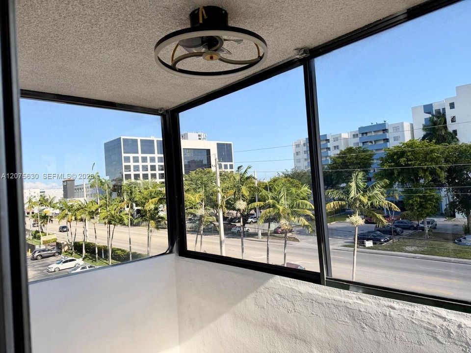 For Rent: $2,500 (2 beds, 2 baths, 1013 Square Feet)