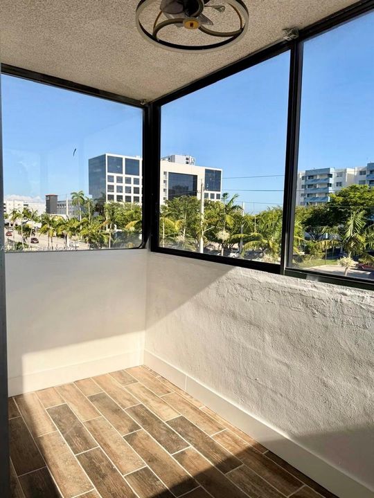 For Rent: $2,500 (2 beds, 2 baths, 1013 Square Feet)
