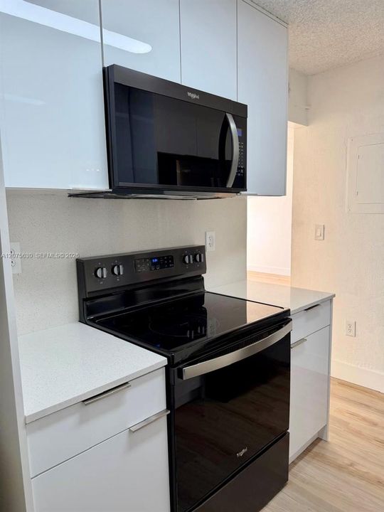 For Rent: $2,500 (2 beds, 2 baths, 1013 Square Feet)