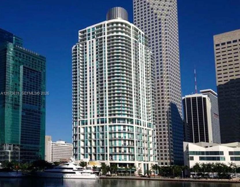 For Rent: $2,800 (1 beds, 1 baths, 733 Square Feet)