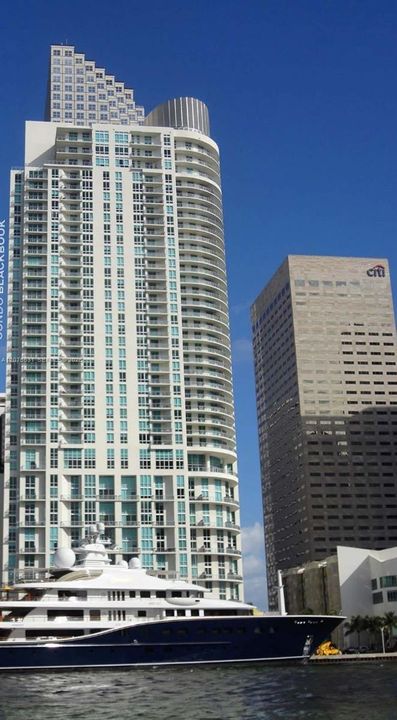For Rent: $2,800 (1 beds, 1 baths, 733 Square Feet)
