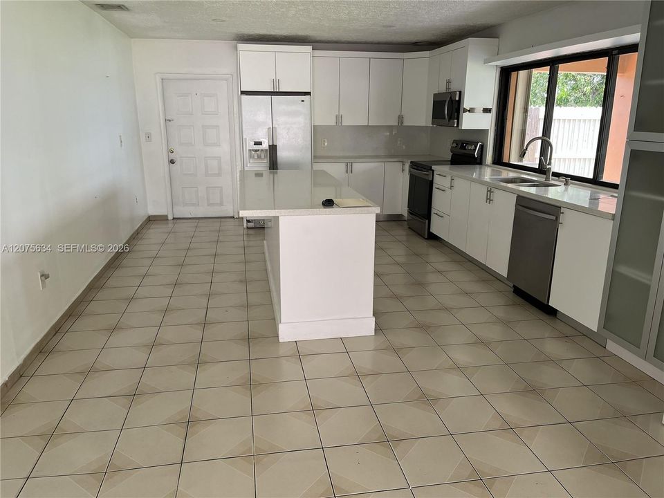 For Rent: $3,600 (3 beds, 2 baths, 3436 Square Feet)