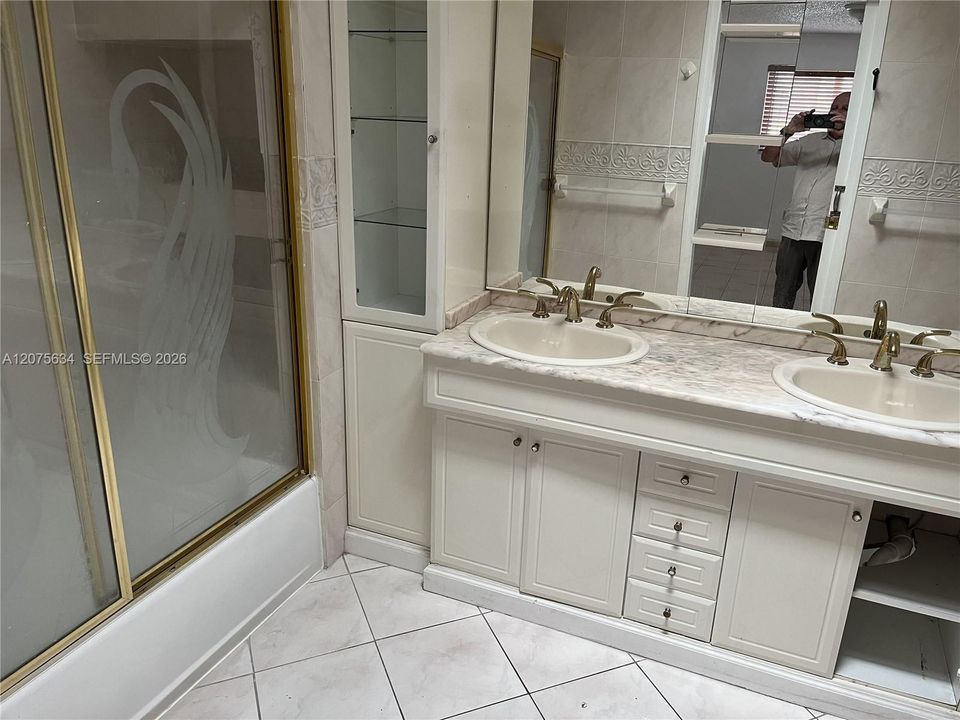 For Rent: $3,600 (3 beds, 2 baths, 3436 Square Feet)