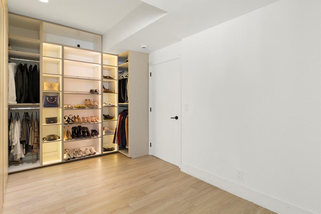 Primary suite closet