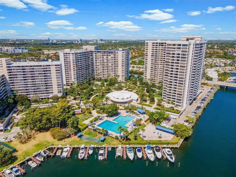 На продажу: $420,000 (2 спален, 2 ванн, 1400 Квадратных фут)