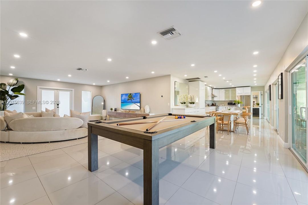 For Rent: $9,000 (3 beds, 3 baths, 1735 Square Feet)