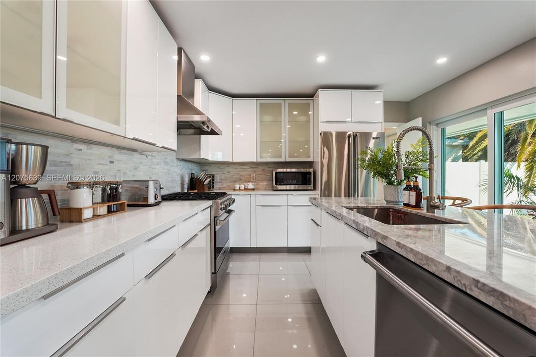 For Rent: $9,000 (3 beds, 3 baths, 1735 Square Feet)