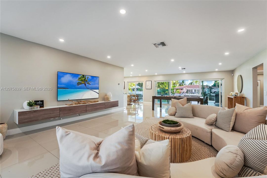 For Rent: $9,000 (3 beds, 3 baths, 1735 Square Feet)