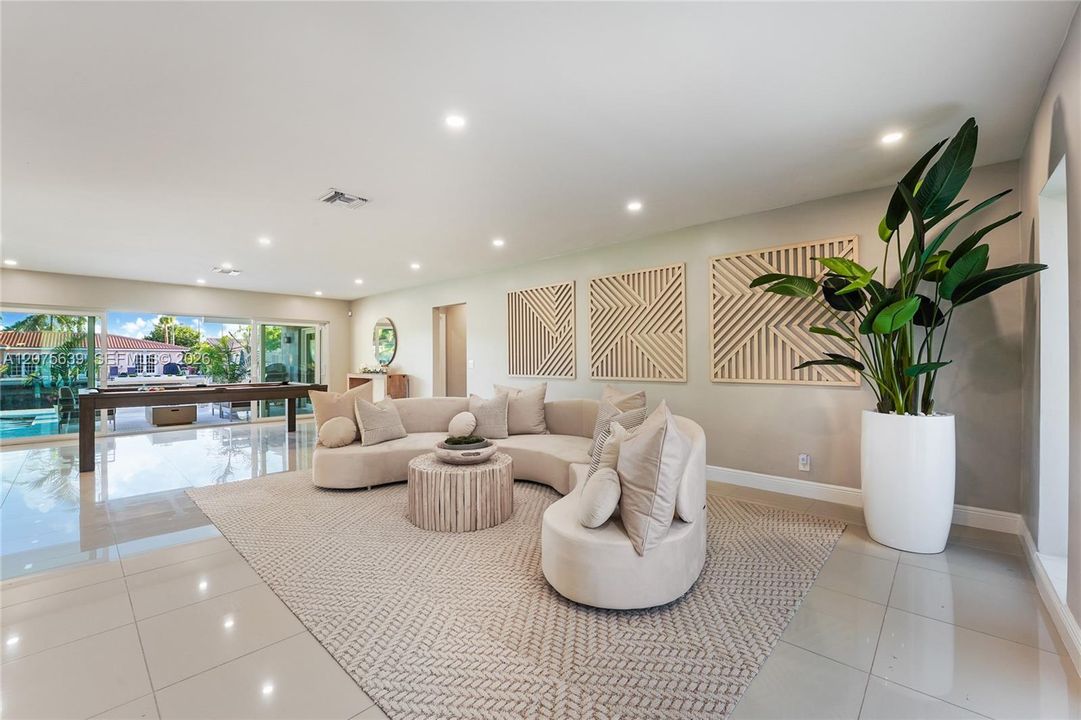 For Rent: $9,000 (3 beds, 3 baths, 1735 Square Feet)