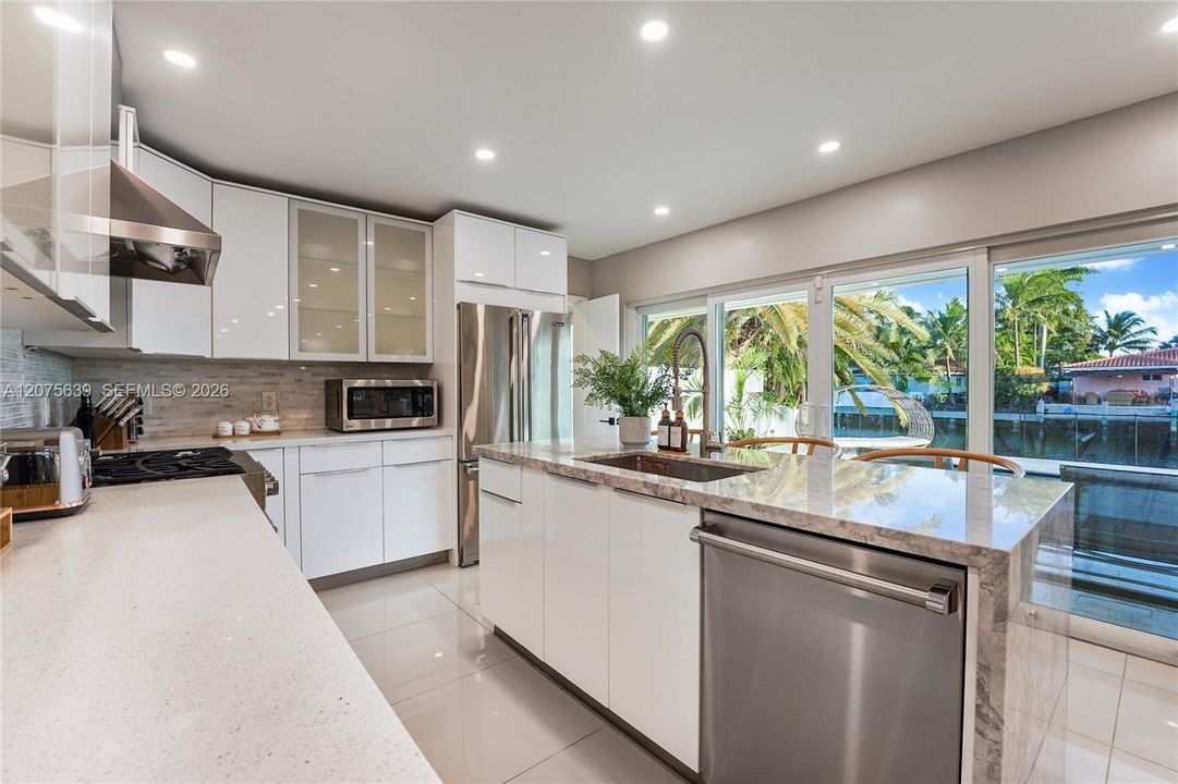 For Rent: $9,000 (3 beds, 3 baths, 1735 Square Feet)
