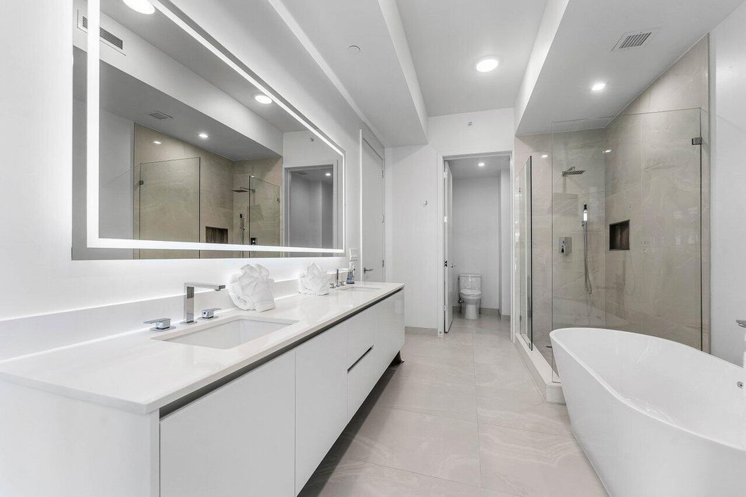 022-220LakeShoreDrive-702-LakePark-FL-33