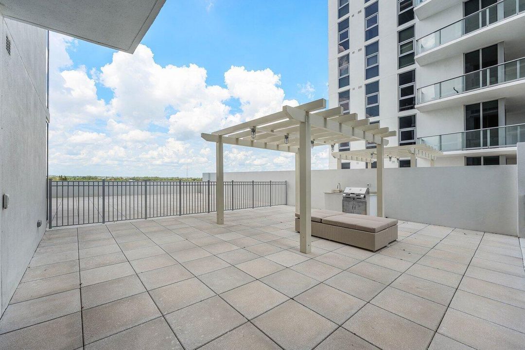 029-220LakeShoreDrive-702-LakePark-FL-33