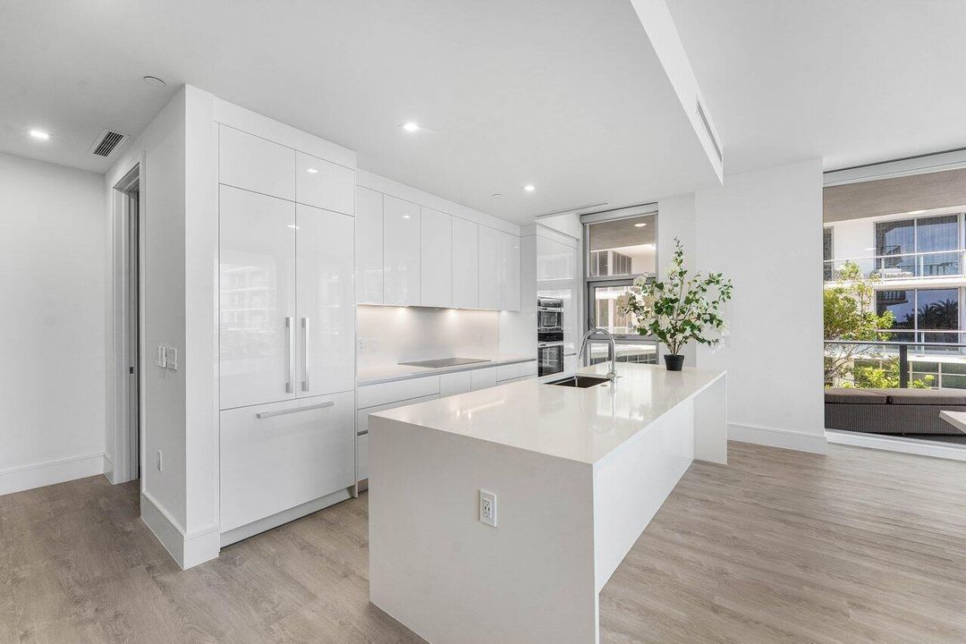 011-220LakeShoreDrive-702-LakePark-FL-33