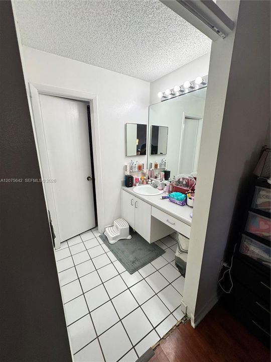 En Venta: $450,000 (3 camas, 2 baños, 1421 Pies cuadrados)