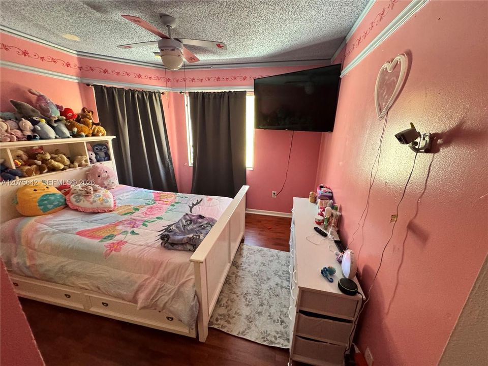 En Venta: $450,000 (3 camas, 2 baños, 1421 Pies cuadrados)