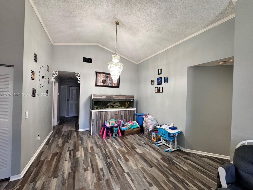 En Venta: $450,000 (3 camas, 2 baños, 1421 Pies cuadrados)
