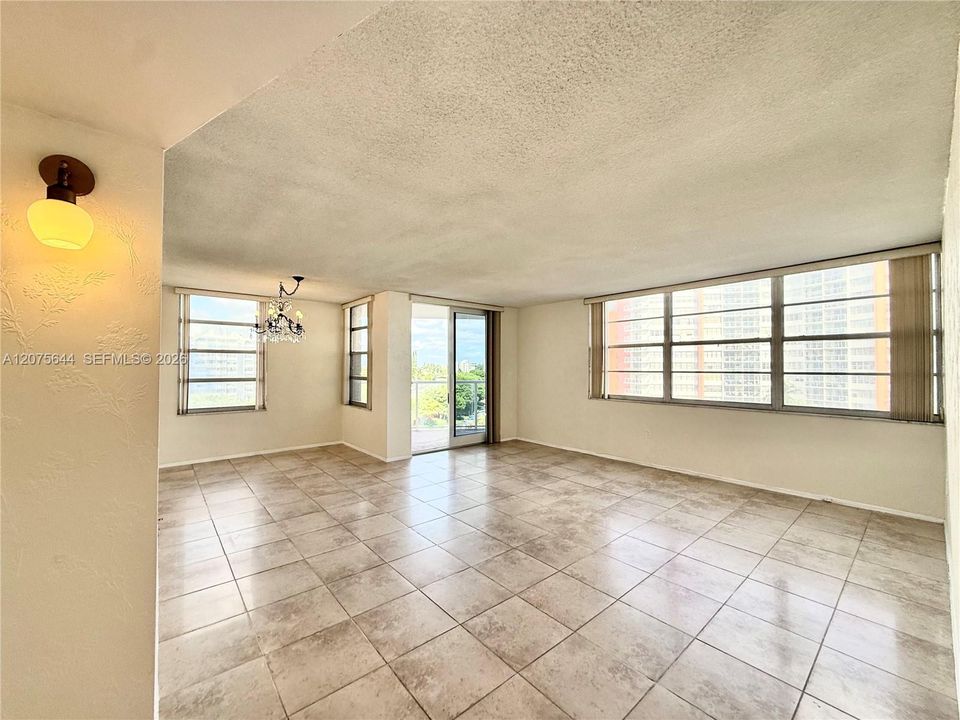 For Sale: $235,000 (2 beds, 2 baths, 1140 Square Feet)