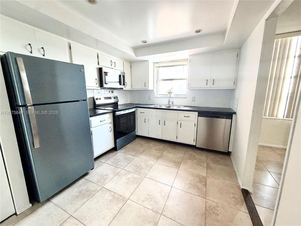 For Sale: $235,000 (2 beds, 2 baths, 1140 Square Feet)