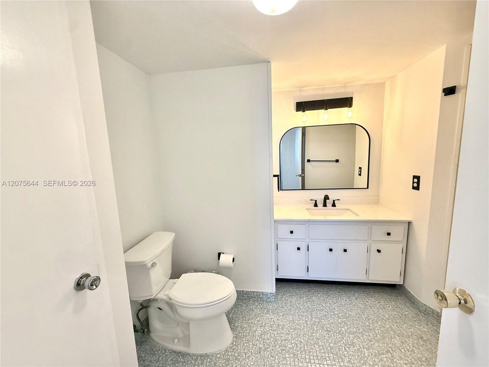 For Sale: $235,000 (2 beds, 2 baths, 1140 Square Feet)