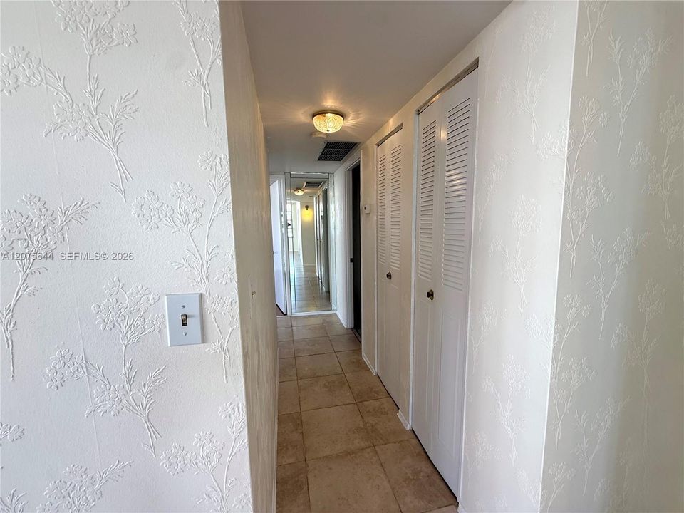 For Sale: $235,000 (2 beds, 2 baths, 1140 Square Feet)